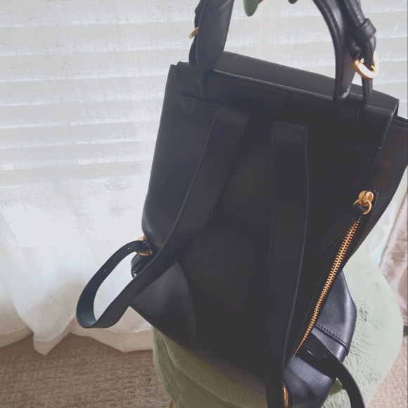 Backpack - Picture 2 of 6